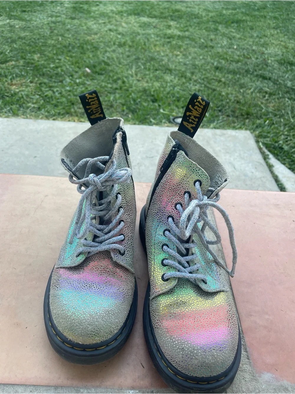 Dr. Martens Kids Iridescent Rainbow Lace-Up Boots Zipper closure